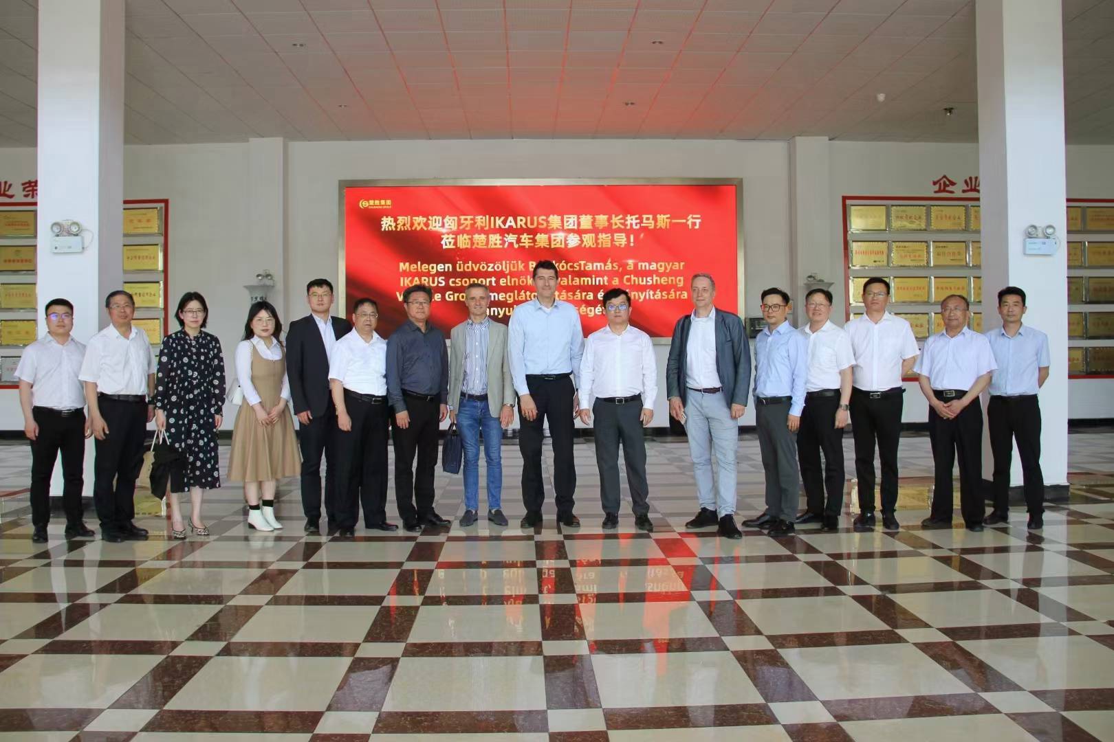 中?中國(guó)?車&中城?業(yè)工?集?迎團(tuán)?來(lái)?歐了?州最大、最牢?友固?好?合的?作商【伊卡?斯魯?集團(tuán)】托?斯馬?董事?一長(zhǎng)?行?察考?團(tuán)