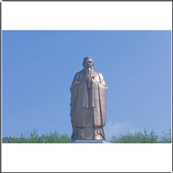 廣場(chǎng)中心孔子雕塑